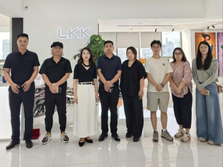 保定理工学院艺术学院走访洛可可创新设计集团——AI赋能，开启艺术设计校企合作新局