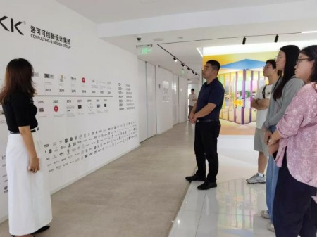 保定理工学院艺术学院走访洛可可创新设计集团——AI赋能，开启艺术设计校企合作新局