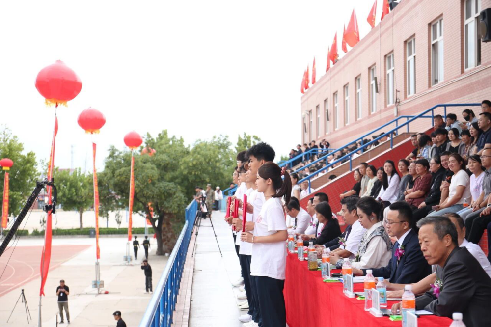 青春逐梦 强国有我——保定理工学院2025级新生开学典礼暨军训结营式盛大举行