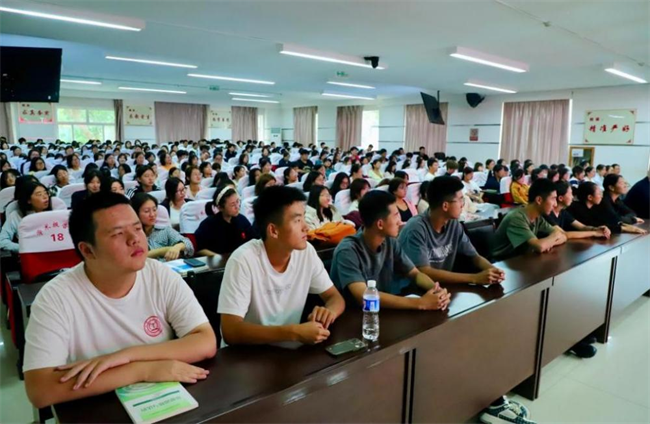 扣好人生第一粒扣子！ 保定理工学院邀请马德生教授 作“认识大学，把握人生”专题讲座