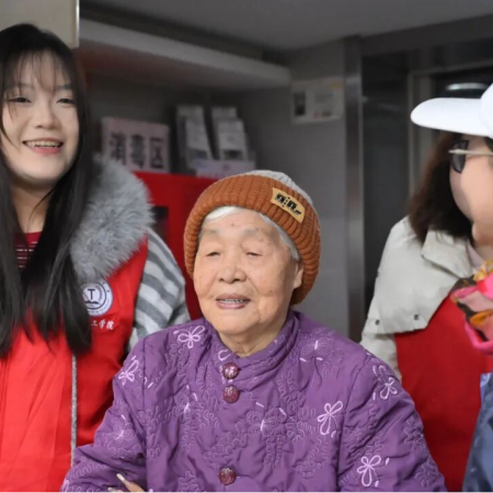 “艺暖养老院，爱润夕阳红”