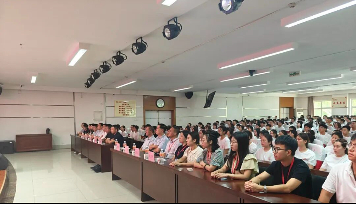 我校师生集中收看、热议纪念中国人民抗日战争暨世界反法西斯战争胜利80周年大会