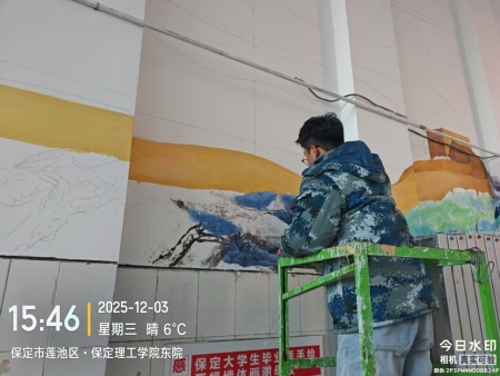 笔墨传情绘校园 美育浸润育新苗 ——保定理工学院墙绘创作如火如荼