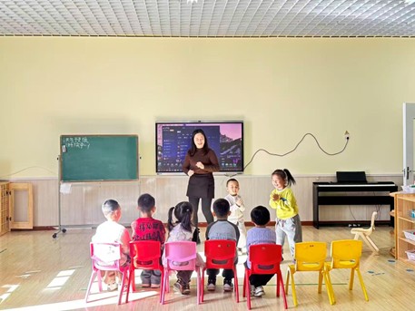 音乐启蒙进课堂,院园携手促成长 ——高校教师入园开展特色音乐游戏活动