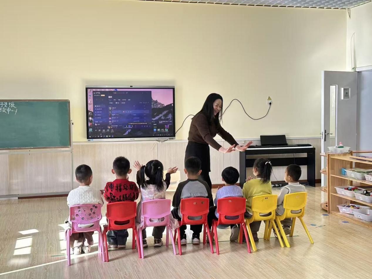 音乐启蒙进课堂,院园携手促成长 ——高校教师入园开展特色音乐游戏活动