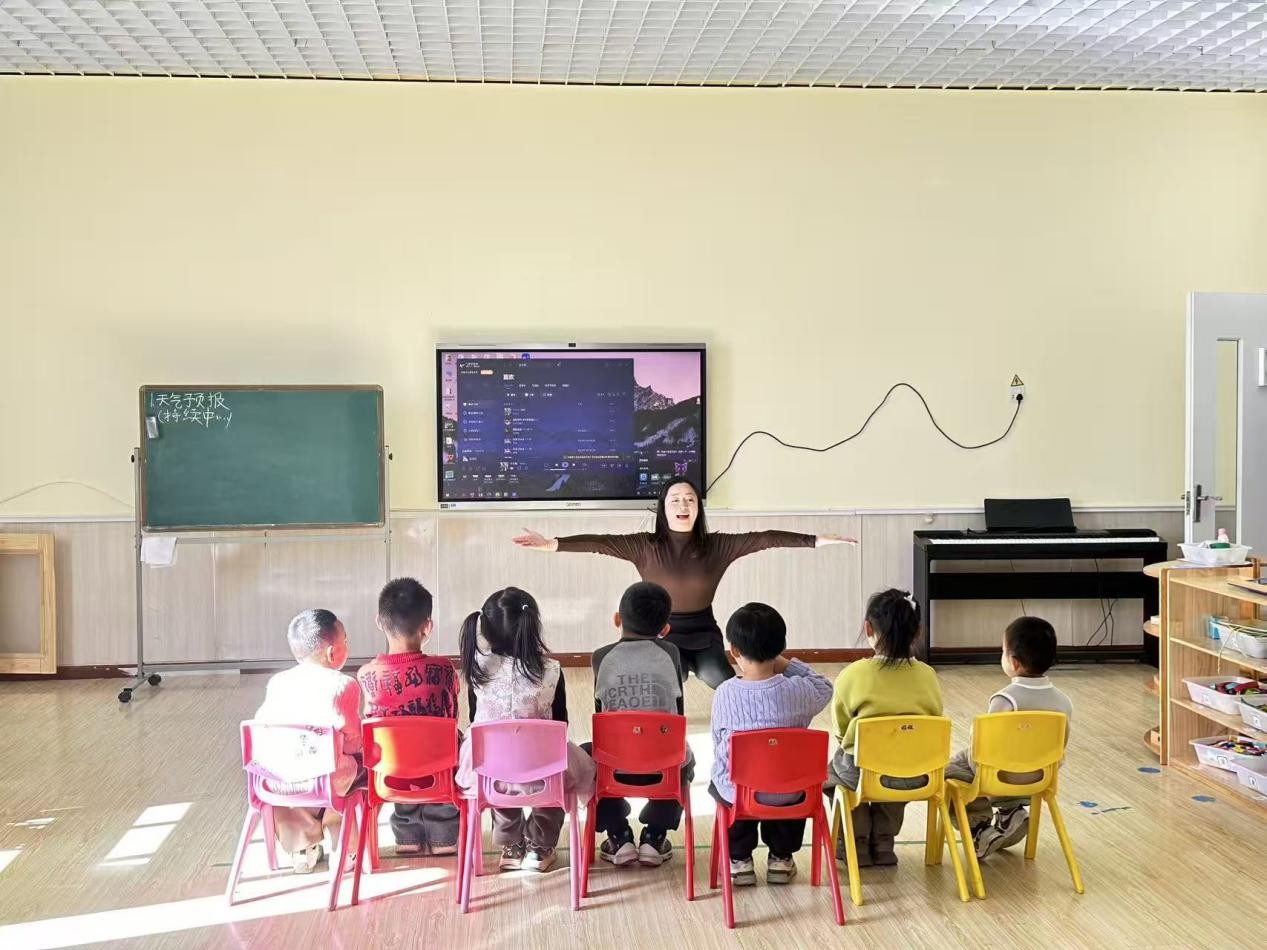 音乐启蒙进课堂,院园携手促成长 ——高校教师入园开展特色音乐游戏活动