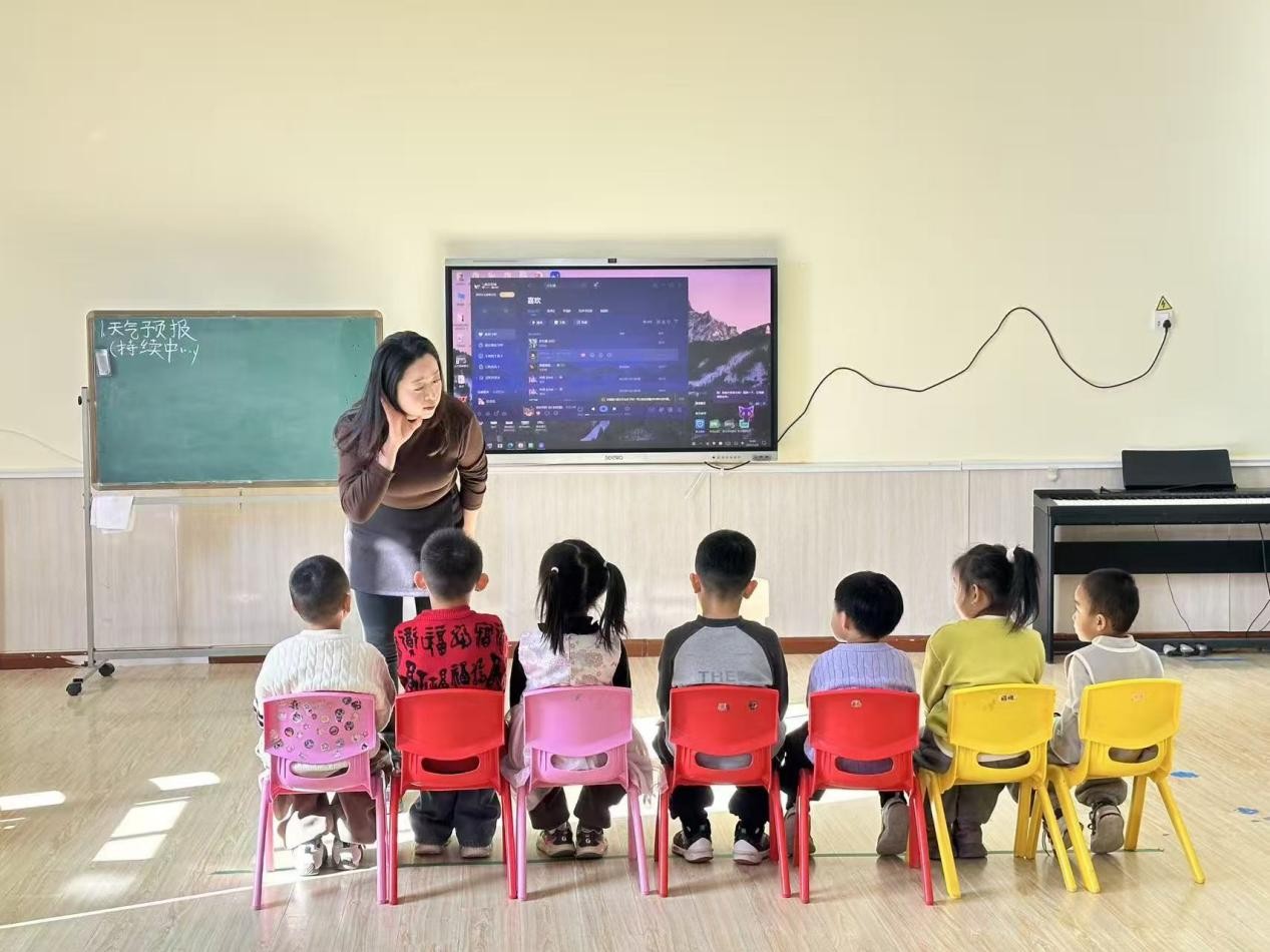 音乐启蒙进课堂,院园携手促成长 ——高校教师入园开展特色音乐游戏活动