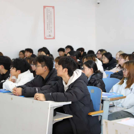 “奋斗青春，筑梦未来” ——保定理工学院执行董事长王美新为我院 学子讲授职业生涯规划课