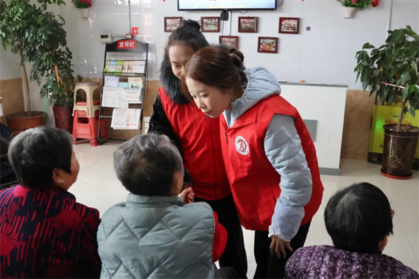 情暖桑榆，志愿同行——保定理工学院经济学院志愿者走进金福泰老年公寓开展暖心服务