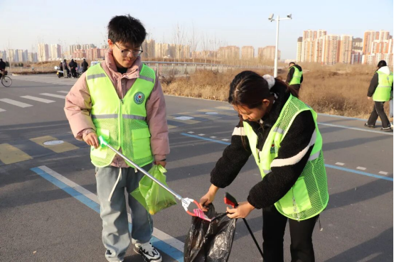 共绘碧水长卷——会计学院护河行动
