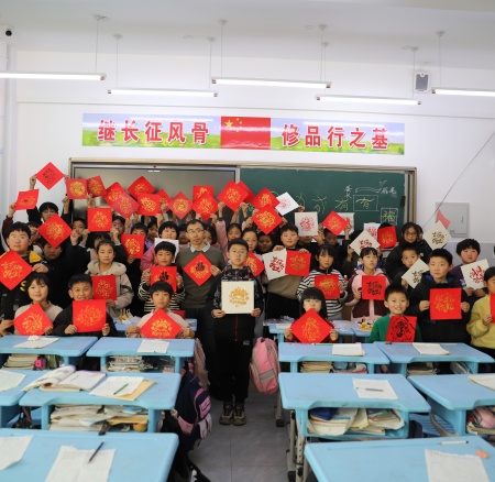 以美培元 文艺赋能 —— 保定理工学院美育支教点亮易县乡村学子艺术梦