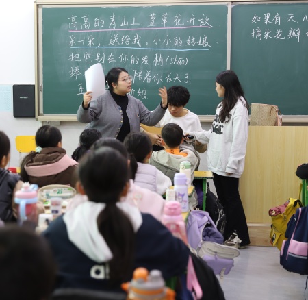 以美培元 文艺赋能 —— 保定理工学院美育支教点亮易县乡村学子艺术梦