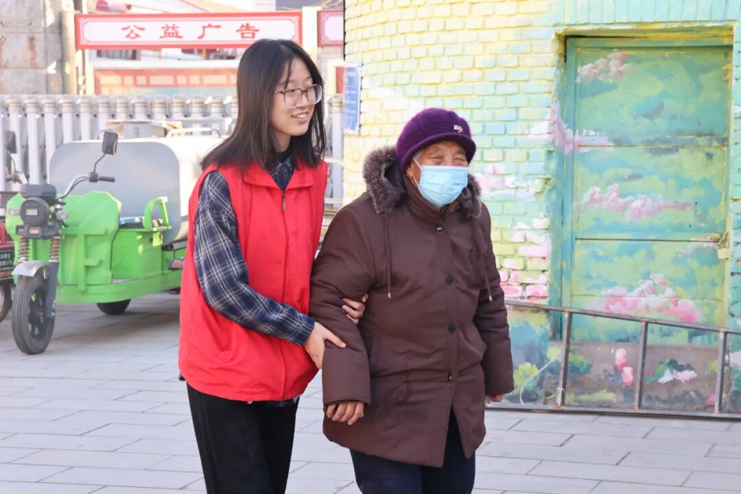 【情暖冬至,邻里共飨】保定理工学院经济学院志愿者走进东小庄村开展“冬至送暖,志愿同行”主题冬至饺子宴活动