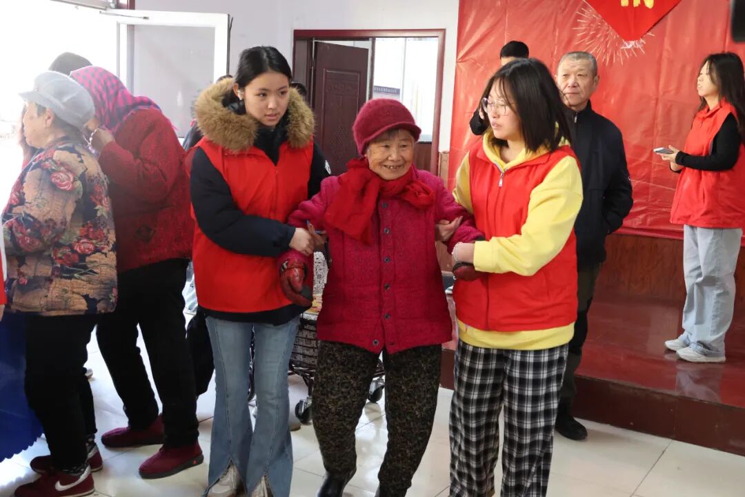 【情暖冬至,邻里共飨】保定理工学院经济学院志愿者走进东小庄村开展“冬至送暖,志愿同行”主题冬至饺子宴活动