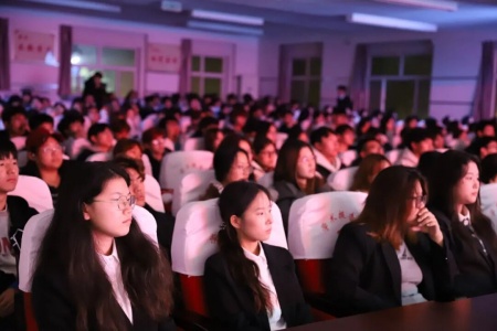 榜样的力量丨李洢辰：微光如炬，终成星河