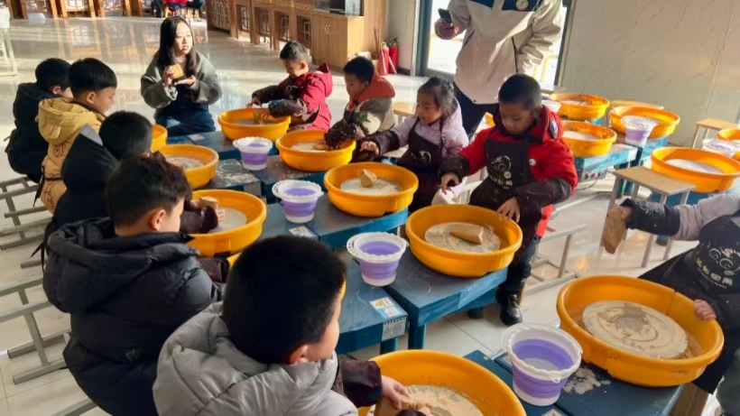 非遗润童心 研学促成长——保定理工学院艺术学院携手天悦幼儿园开展传统文化研学活动