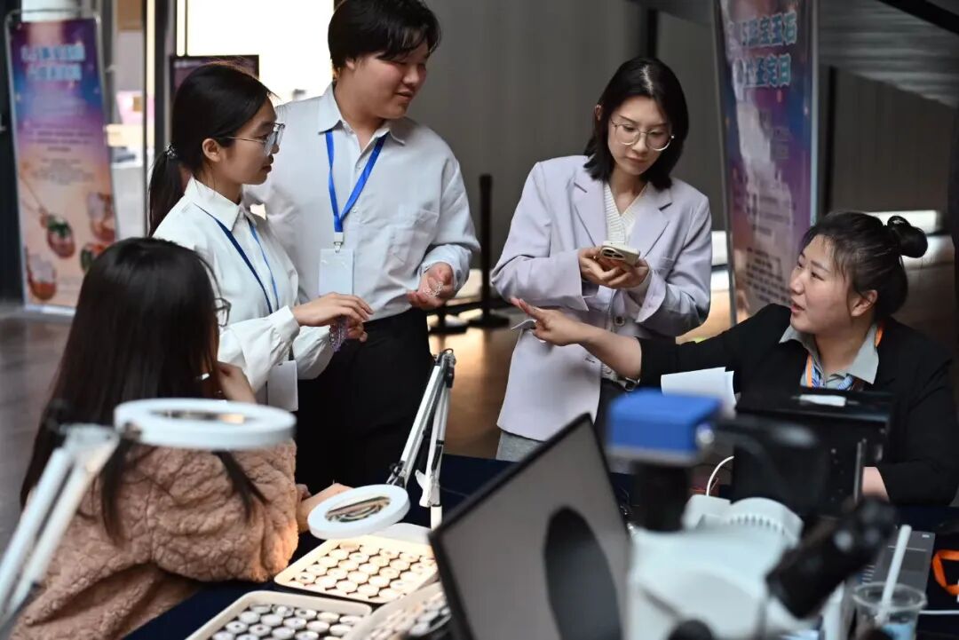 不止三月！保定理工青年把雷锋精神刻进行动里——我校团委开展学雷锋系列活动