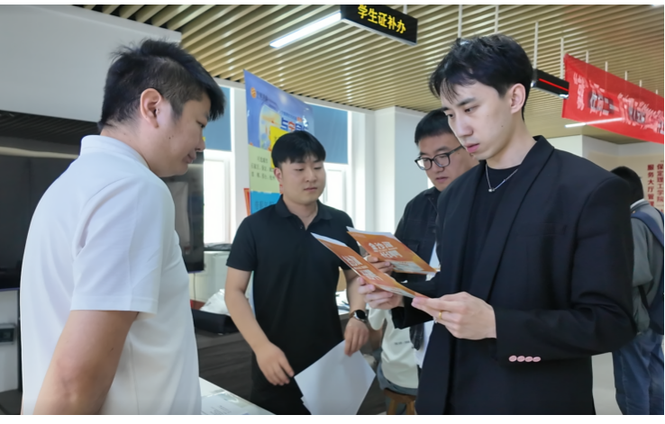 “就”在周三——2026届毕业生学院专场招聘会顺利举办