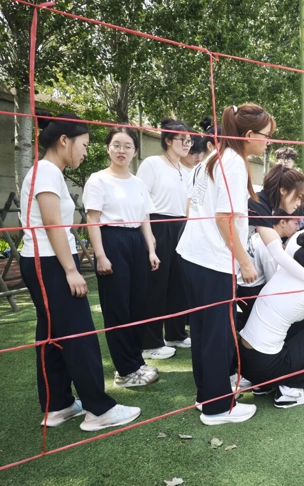 思政引领铸魂 体验赋能育人|保定理工学院管理学院开展体验式拓展实践活动