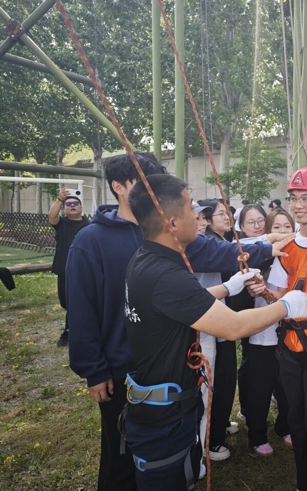 思政引领铸魂 体验赋能育人|保定理工学院管理学院开展体验式拓展实践活动