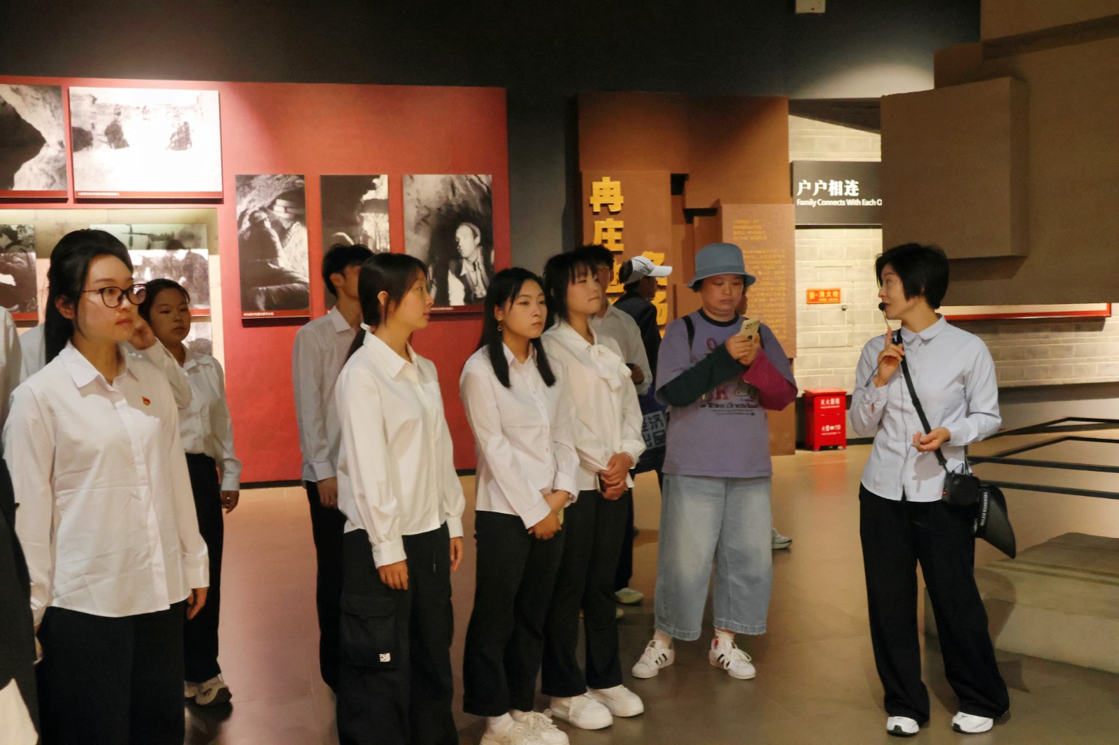 踏访冉庄地道遗址，传承红色报国初心——经济学院开展党建红色教育实践活动