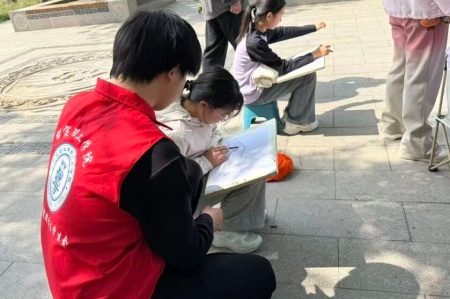 受助怀初心 回馈赴新程 | 保定理工学院艺术学院助学金获得者以艺践行感恩