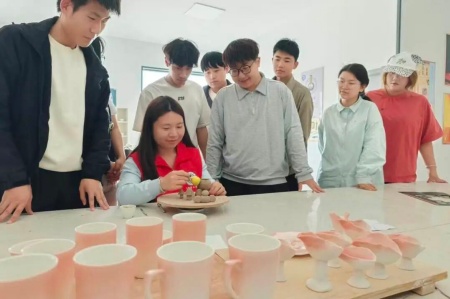 受助怀初心 回馈赴新程 | 保定理工学院艺术学院助学金获得者以艺践行感恩