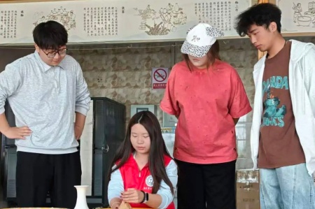 受助怀初心 回馈赴新程 | 保定理工学院艺术学院助学金获得者以艺践行感恩