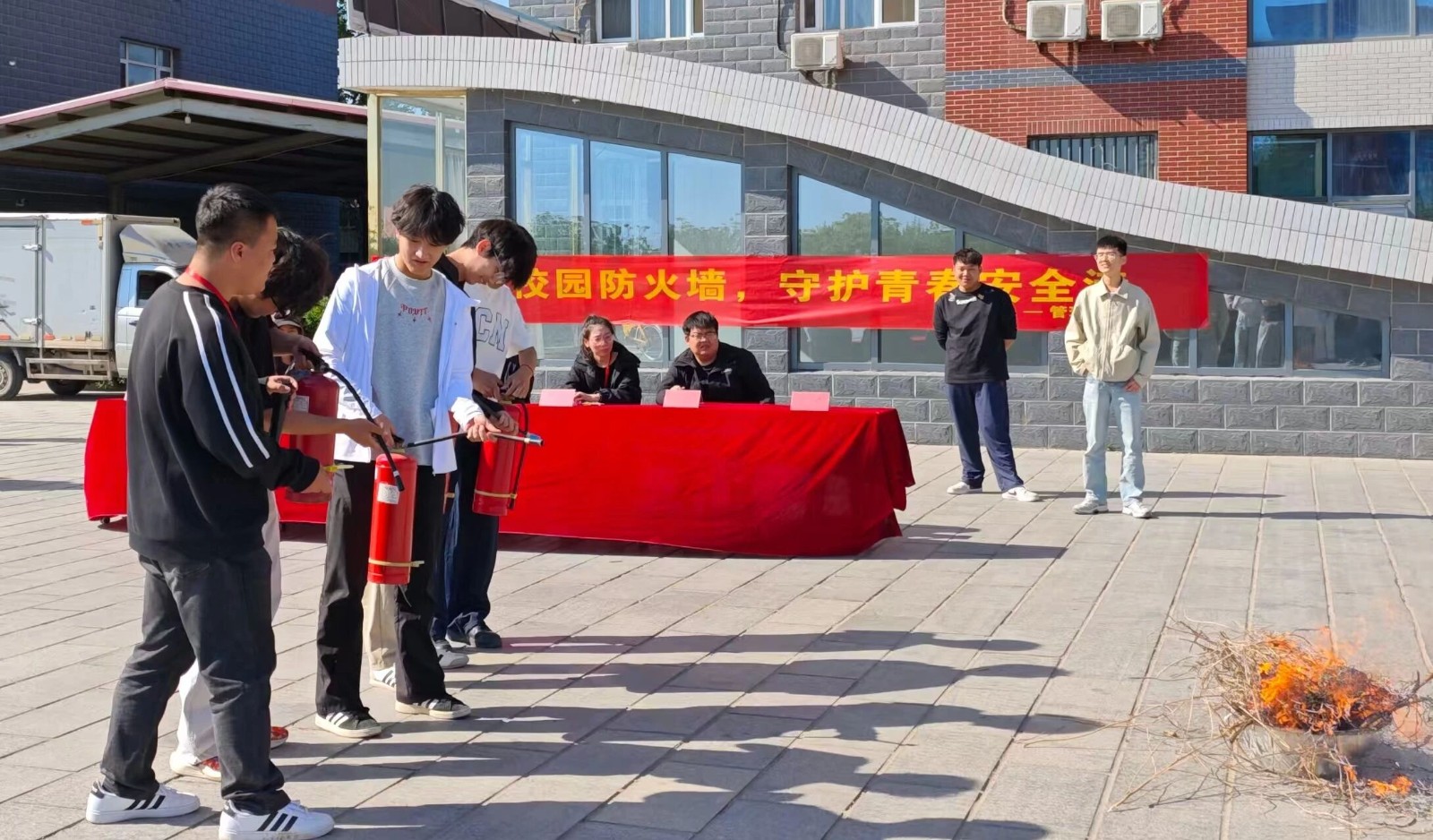 筑牢安全防线 守护平安校园——我校管理学院扎实开展春季消防应急疏散演练