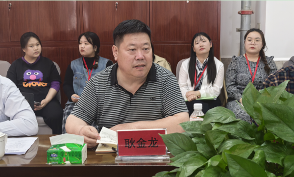 校党委书记耿金龙到马克思主义学院调研并参加思政课集体备课会