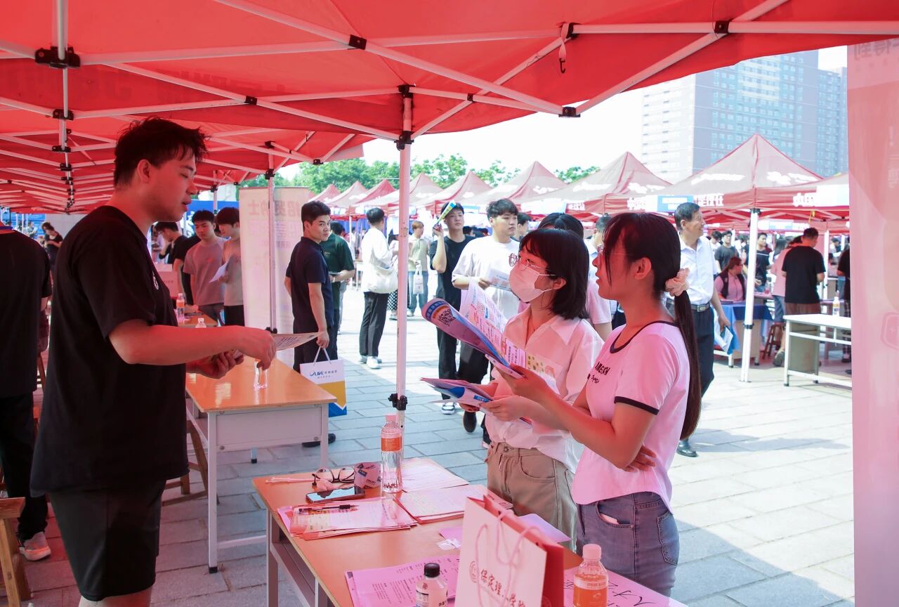 春启韶华 职赴前程｜保定理工学院举办2026届毕业生春季线下双选会