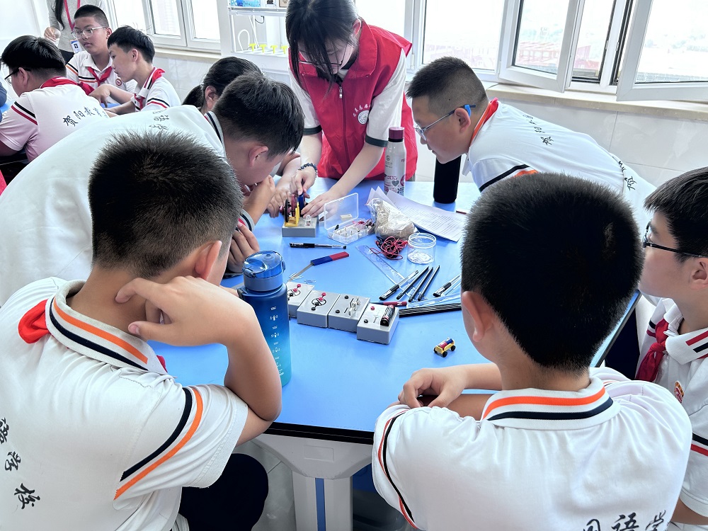 童心探校园，研学筑梦想——贺阳外国语中学莅临保定理工学院开展研学实践活动