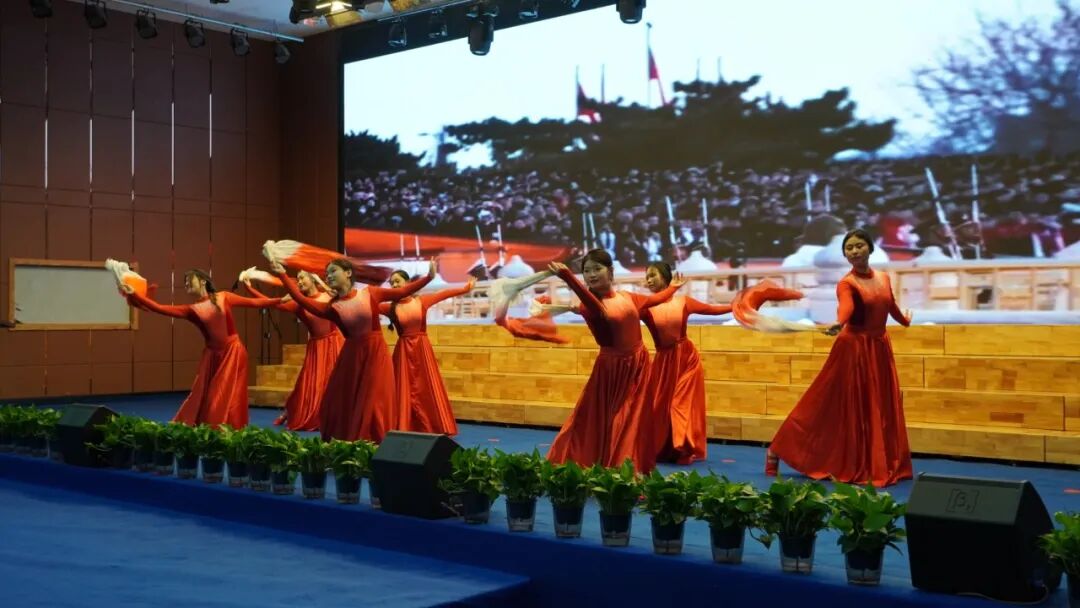五四薪火传 青春赴新程｜保定理工学院举办纪念五四运动107周年表彰暨朗诵大会