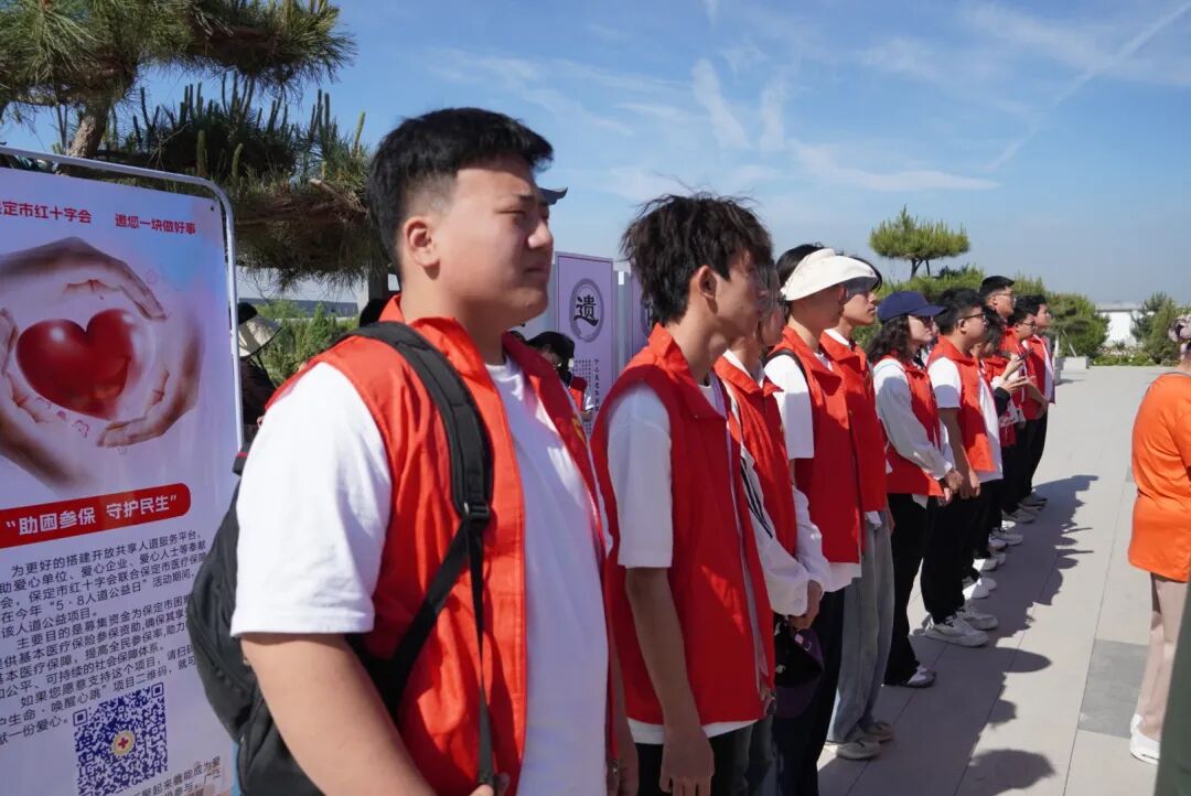 保定理工学院积极参与保定市第八届公益徒步行活动