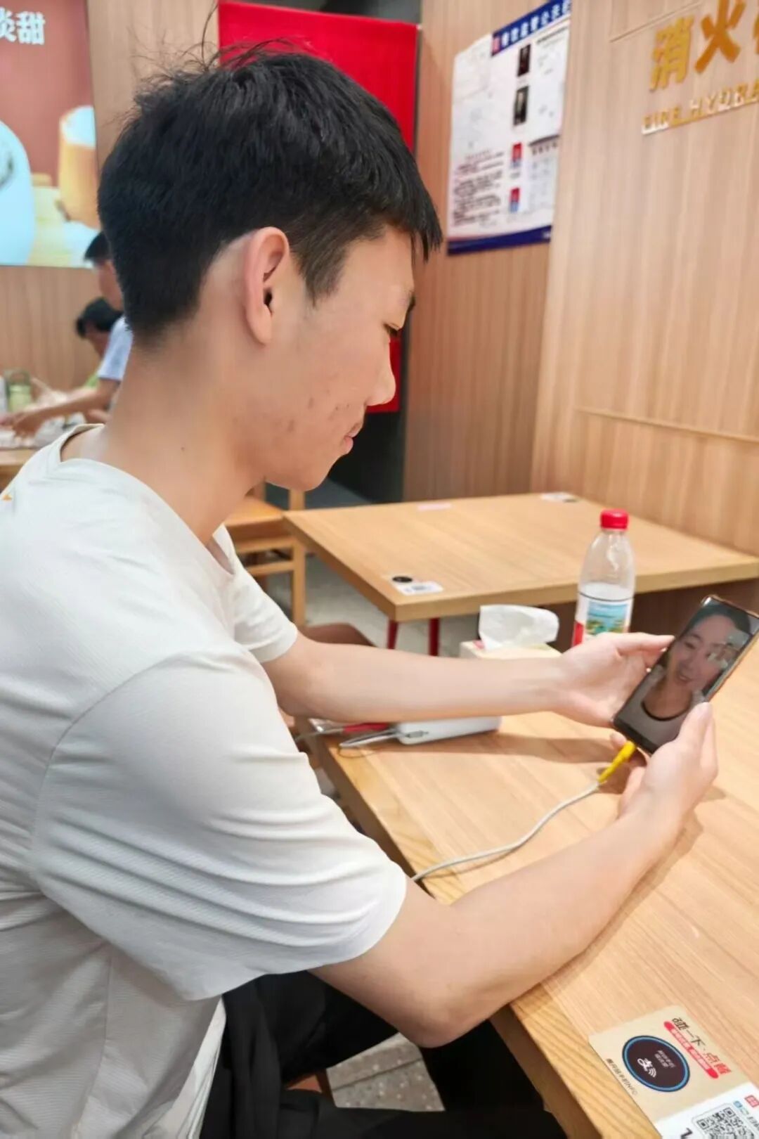 以爱之名 致敬母亲——保定理工学院学子温情告白