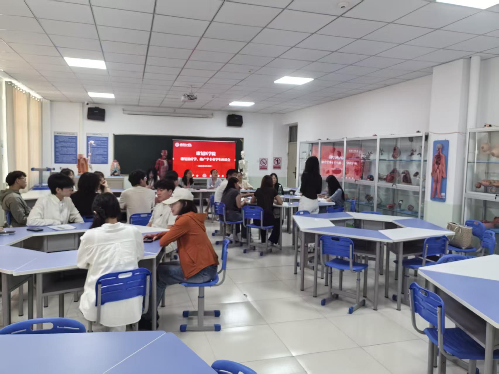 筑牢育人根基,倾听学子心声——康复医学院康复治疗学、助产学座谈会顺利召开