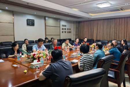 产教融合促发展 数智创新启新篇— —保定市国贸集团一行到访保定理工学院艺术学院开展合作交流