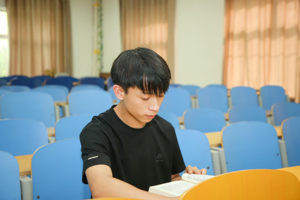 《河北青年报》专题报道我校学子张书波见义勇为事迹