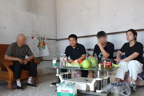 为深入落实立德树人根本任务，全面推进“五育并举”落地见效，扎实实施劳动习惯养成计划，保定理工学院管理学院抓住暑期“离校不离教”育人窗口期，组织开展“劳动感恩・孝老爱亲”主题德育实践活动，以居家劳动为抓手融合孝道文化教育，打通校园德育与家庭实践双向育人渠道。 “百善孝为先”，孝亲敬老是中华优秀传统文化精髓，也是大学生常态