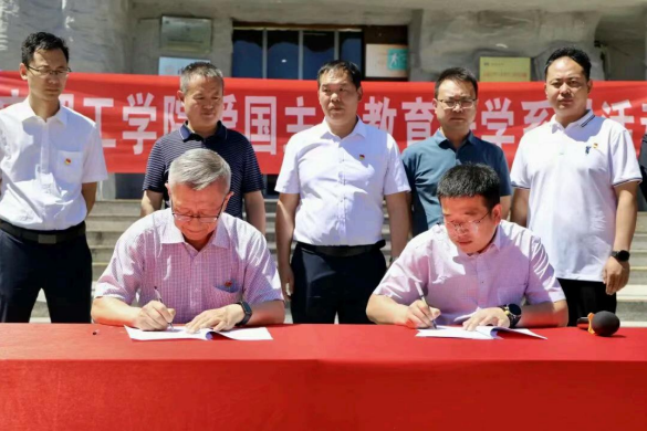 传承红色基因 深耕思政教育——保定理工学院赴涞源抗战纪念馆等参观研学开展“太行山上行走的思政课”