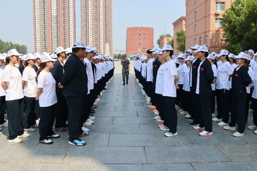 情暖军训，爱心补给——经济学院设立军训爱心补给站