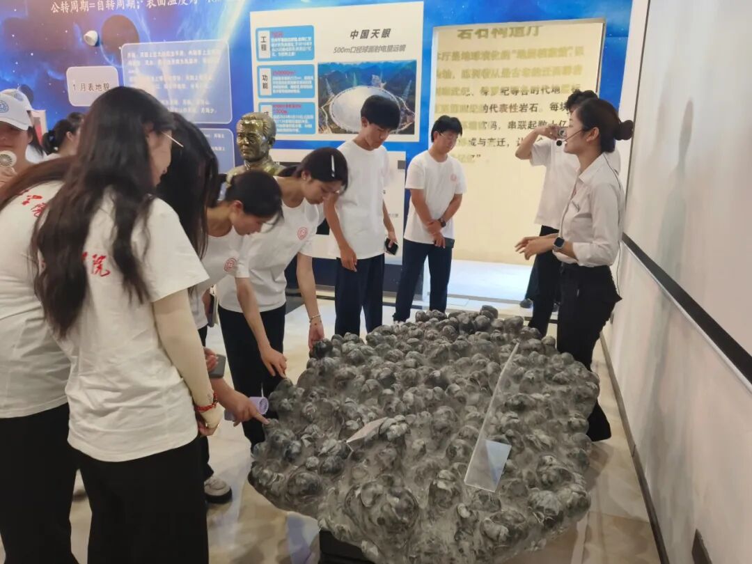 踏阅书香沃土，探寻地质风华——经济学院新生入馆教育顺利举行