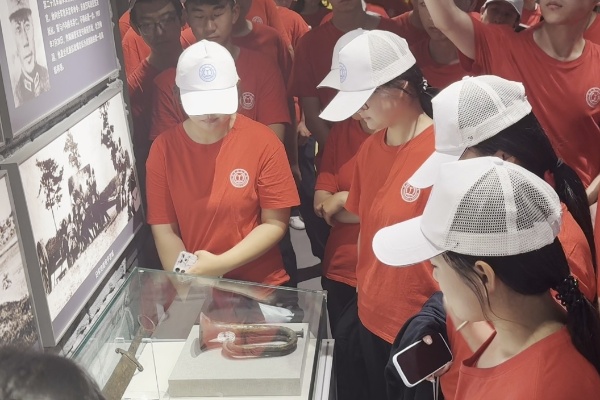 感悟红色文脉 ,厚植求知底蕴——康复医学院新生参观保定理工学院红色展馆
