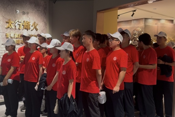 赓续红色血脉，汲取奋进力量——经济学院新生参观保定理工学院红色展馆