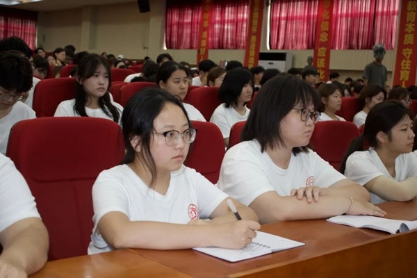 入学教育专题｜保定理工学院管理科学与工程学院开展京东王家老师专题讲座：聚焦职业规划 深化产教融合