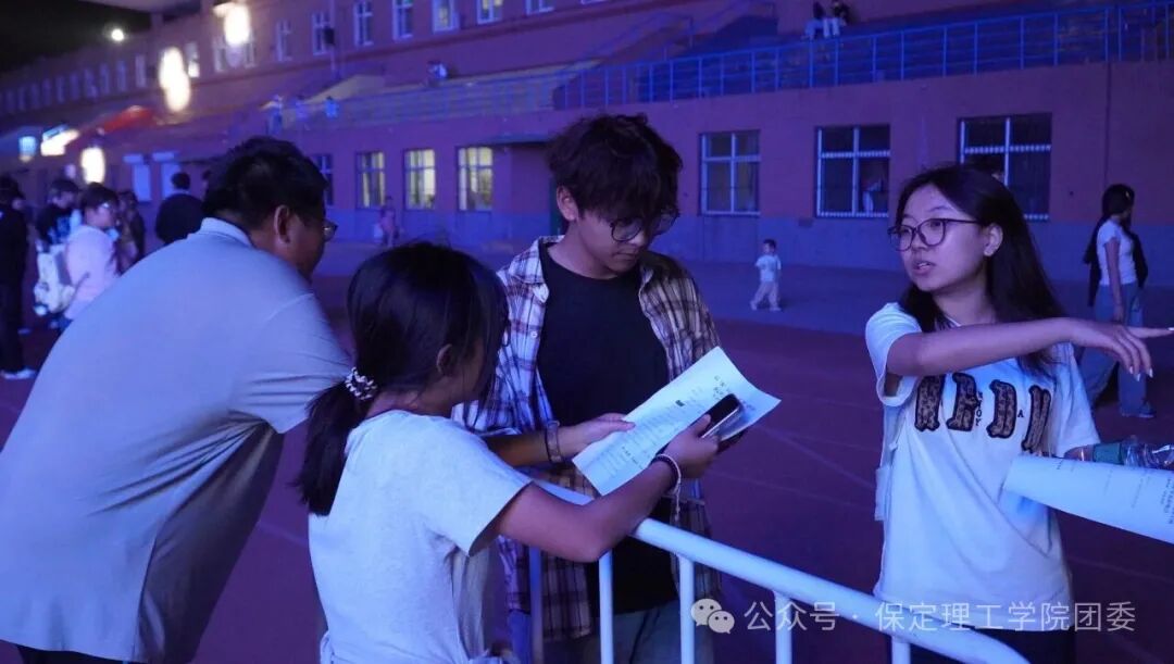 致敬幕后微光——聚光灯之外!是他们托举起整场青春盛典