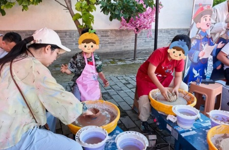 古衙承文脉 青年传非遗——保定理工学院多场地开展非遗传承实践活动
