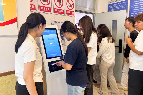 【财境研学，新生探知】经济学院面向2026级新生开展实验室研学开放活动