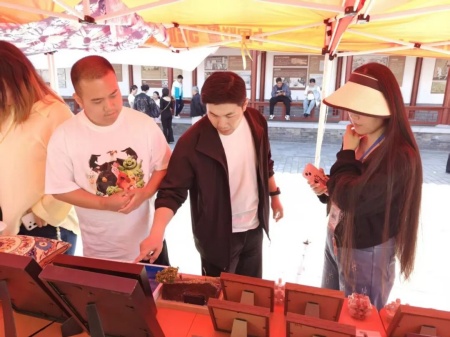 非遗焕新韵 设计赴韶华 ——保定理工学院艺术学院环境设计专业五一非遗市集圆满举办