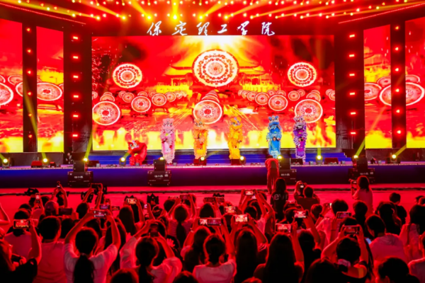 保定理工迎新狂欢夜——全场沸腾!这氛围,夯不夯?